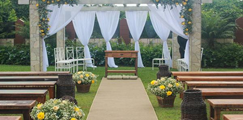 Variedade de cadeiras para festas